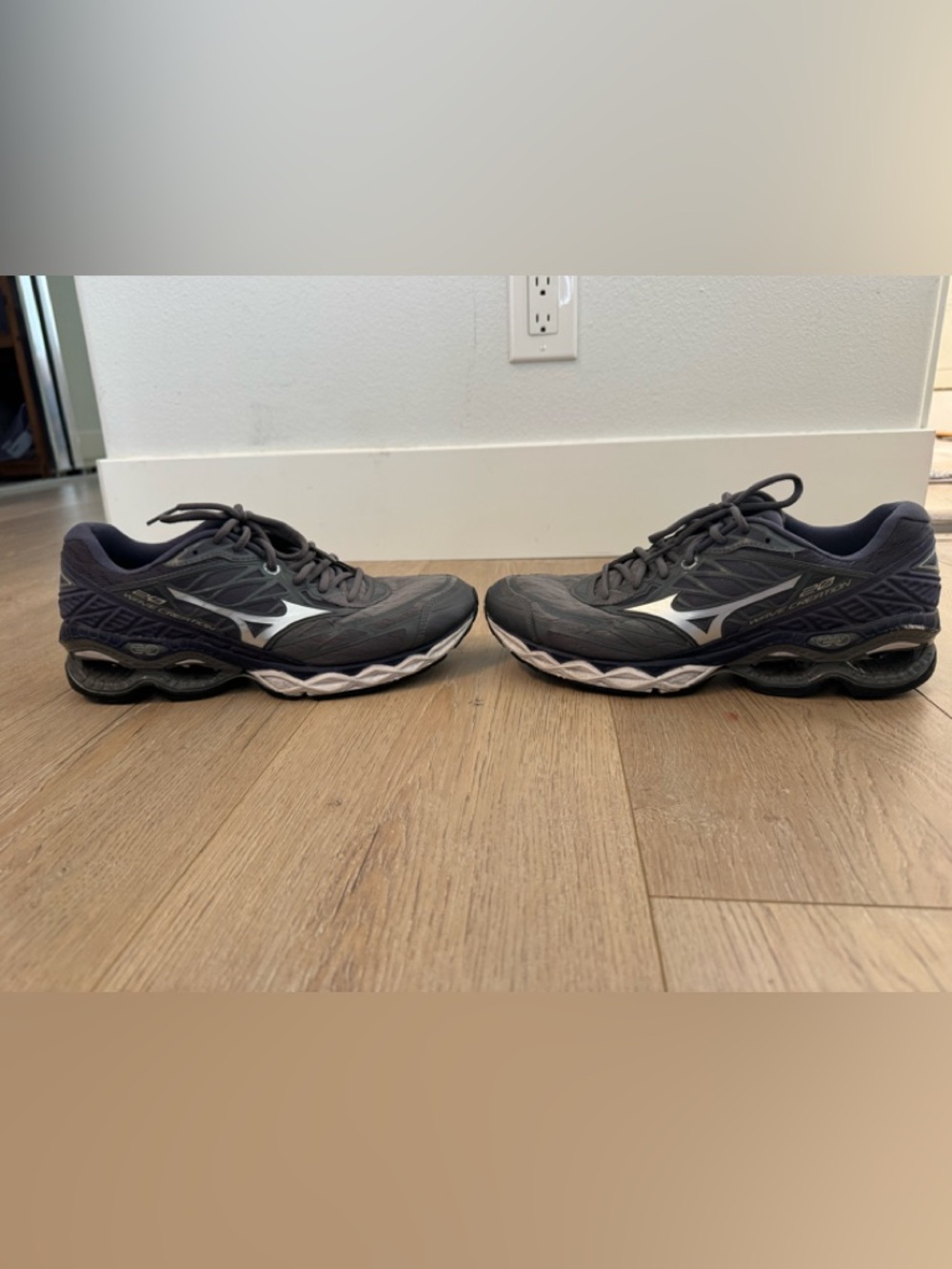 Mizuno Men's Grey and Silver Athletic Running Shoes